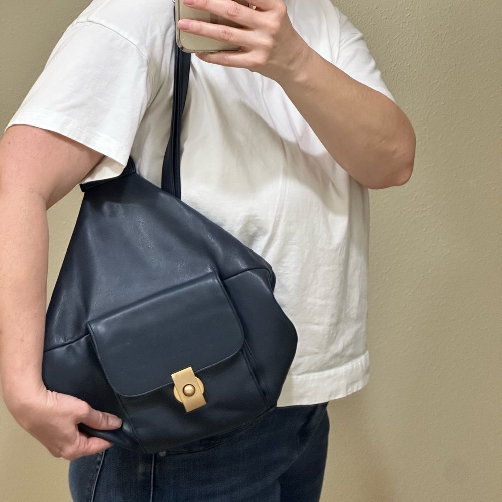 Samsonite Elegant Navy Leather Shoulder Sling Bag - Picture 6 of 6